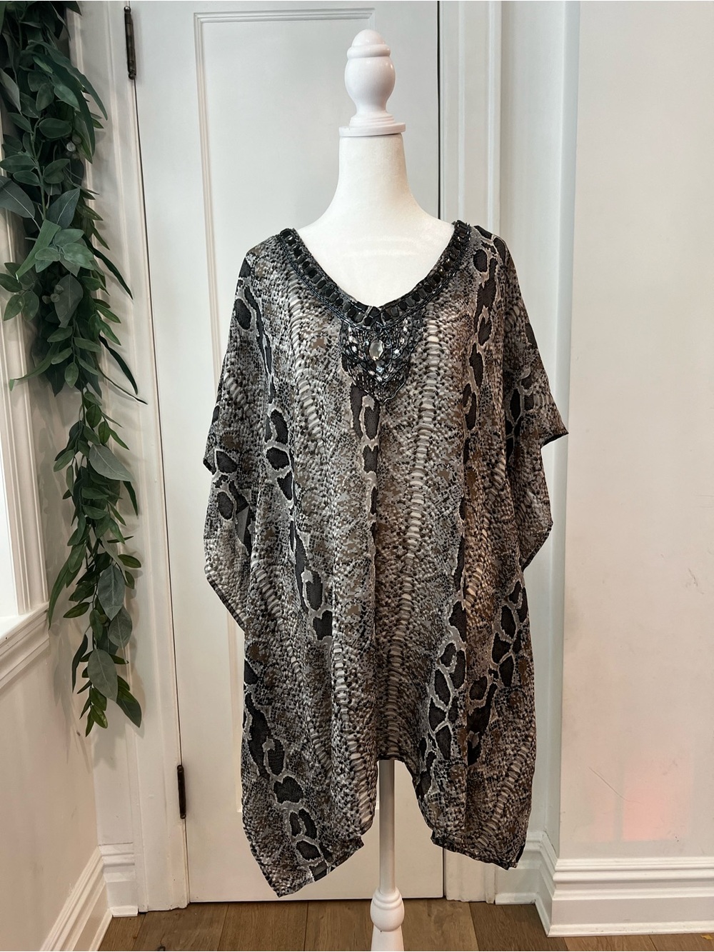 Bejeweled V-Neck Snake-Print Tunic Top - Gray/Black